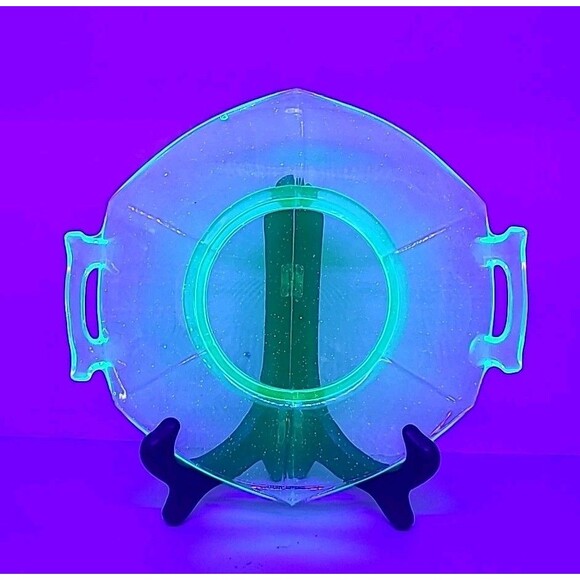 Vintage Imperial Uranium Green Depression Glass Cake Desset Serving Plate - Picture 1 of 4